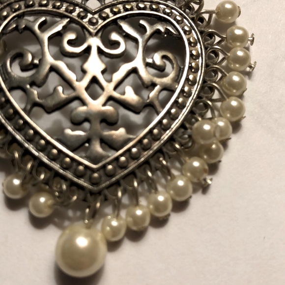 FINAL PRICE UNLESS BUNDLED. Boho heart silver tone metal/chain costume pearl - Picture 3 of 3